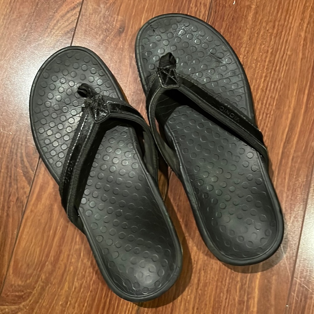 VIONIC Women’s Black Flip Flop Size 8